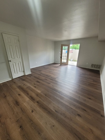 Building Photo - 4 Bainbridge Ave