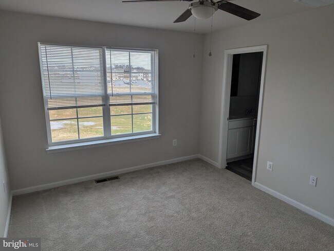 Building Photo - 513 Seeback Dr