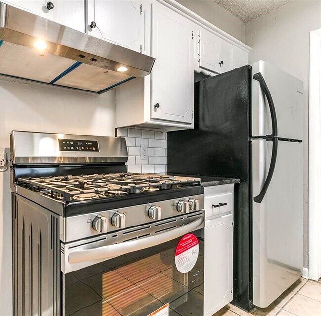 Building Photo - Super 4 Bed 1.5 Bath in the South Gate Addn in Moore, OK