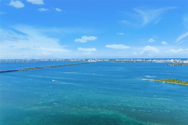 Building Photo - 700 NE 24th St