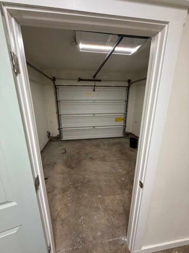 Building Photo - Cozy Two Bedroom Home Tucked Away in Newberg