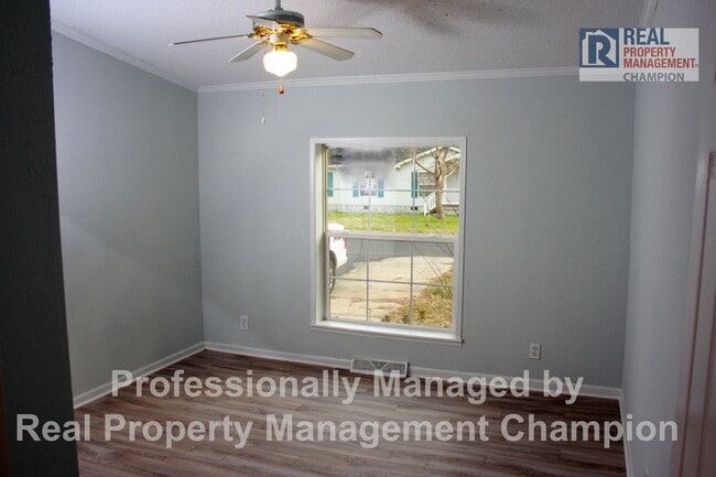 Building Photo - Charming Home in Quiet Neighborhood Near Monkey Junction