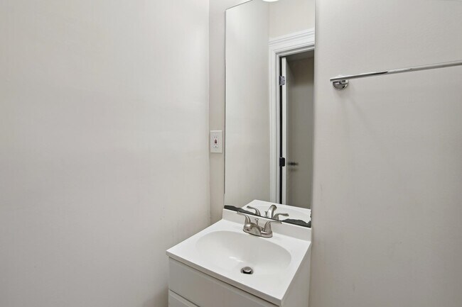 Building Photo - 286 Whiton St