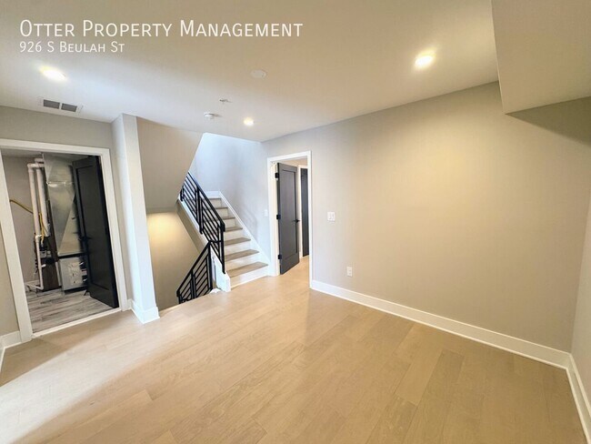 Building Photo - 926 S Beulah St