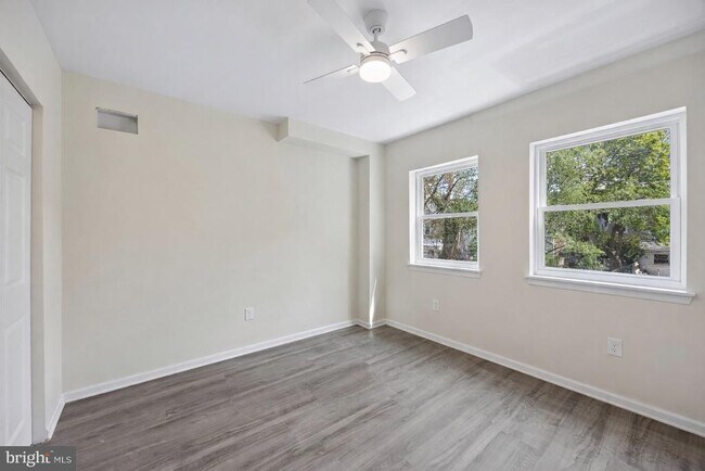 Building Photo - 1359 Crease St