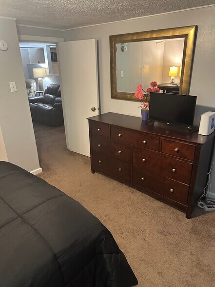 Building Photo - 1149 W Monroe St