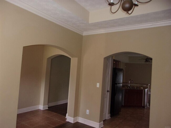 Building Photo - 718 Briarcliff Pl