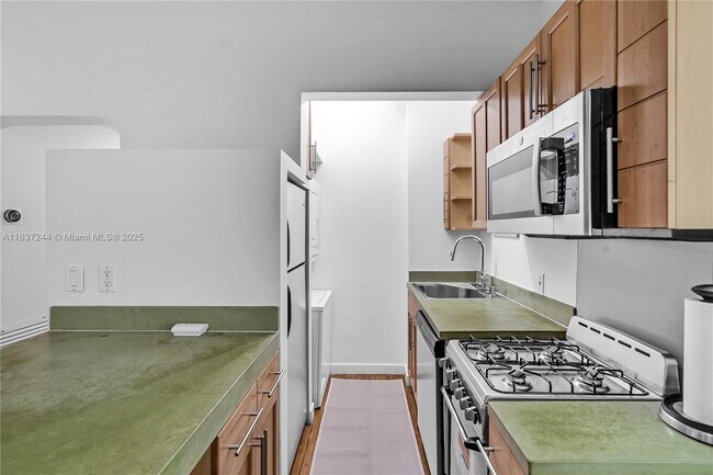 Building Photo - 815 Euclid Ave