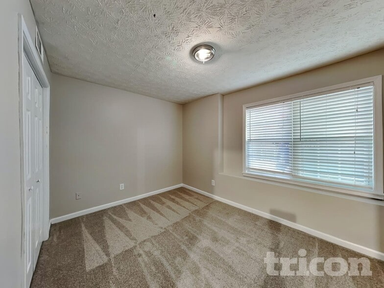 Building Photo - 375 Radcliffe Trce