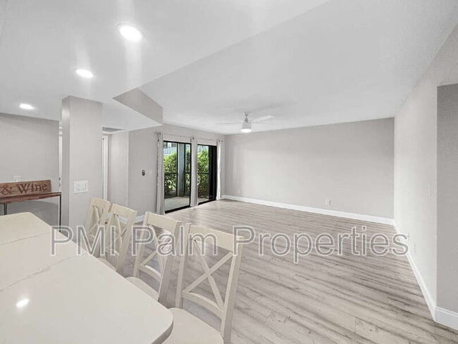 Building Photo - 1291 SE Parkview Pl