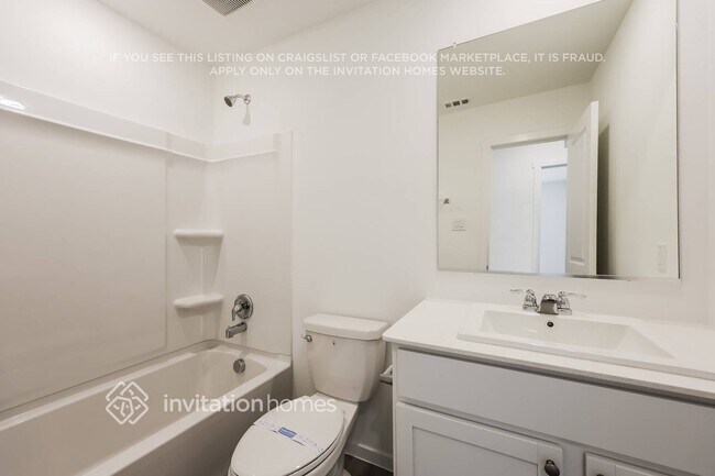 Building Photo - 2404 Fleming Dr