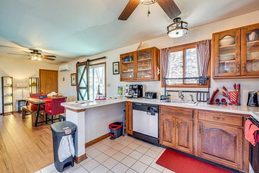 Building Photo - 5317 Woodbridge Dr E