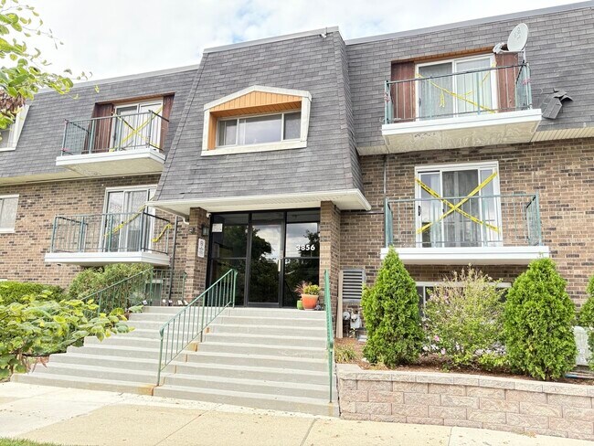 Primary Photo - 3856 S Parkway Dr
