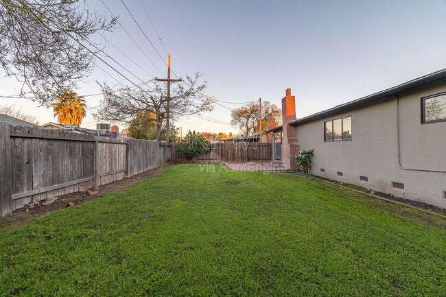 Building Photo - 713 San Francis Ave