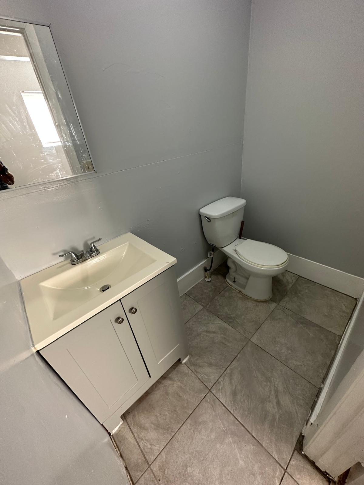 Building Photo - 1555 W 7th St