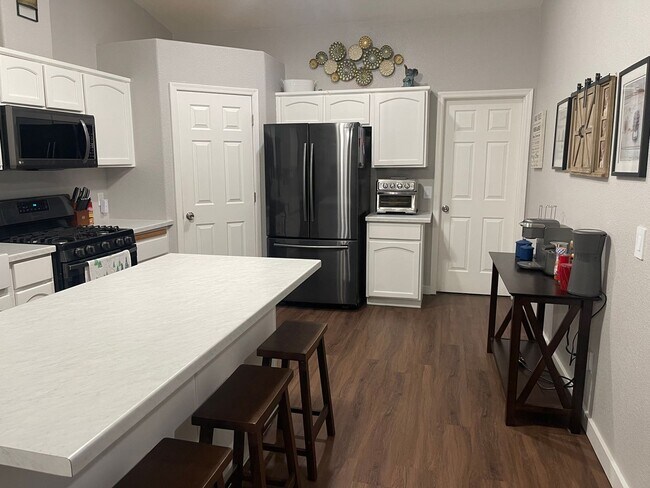 Building Photo - VILLA CHAPARRAL