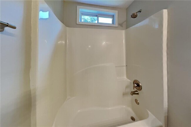 Building Photo - 399 Charesa Ln