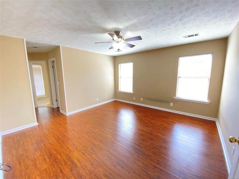Building Photo - 1907 Woodrun Dr