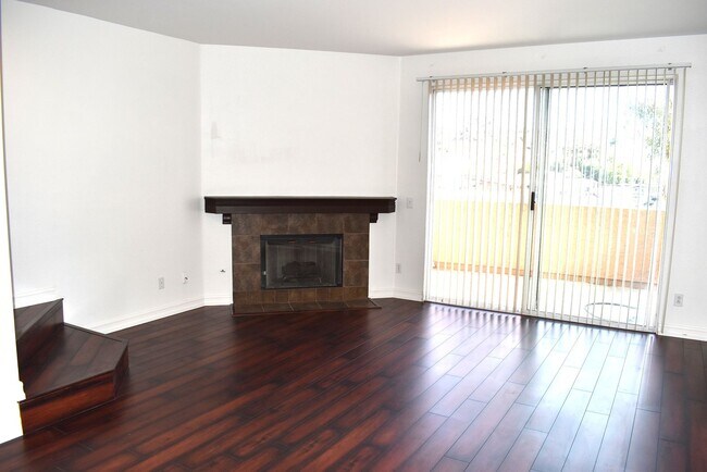 Building Photo - 3 Bedroom Townhome in El Cajon