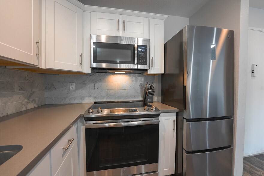 Kitchen - 77805 California Dr