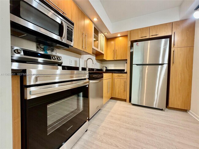 Building Photo - 20515 E Country Club Dr