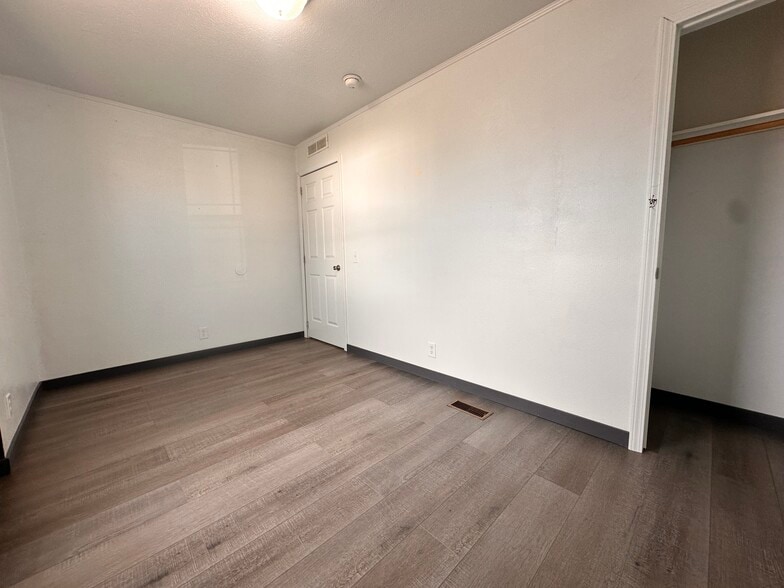 Building Photo - 22 Lapin St