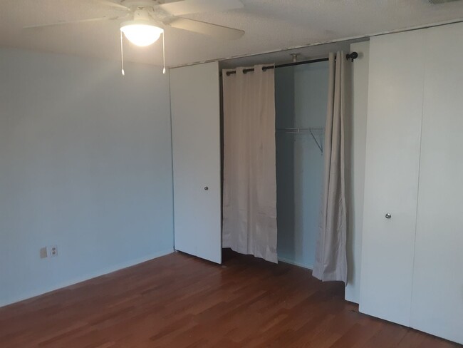 Building Photo - Cute Two Bedroom Two Full Bath Second Floo...