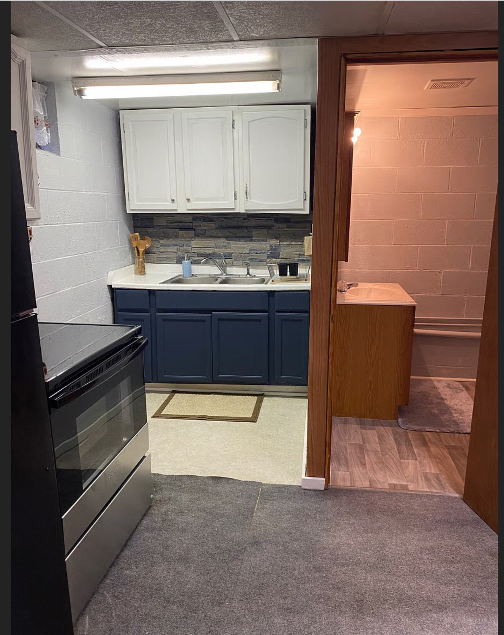 Building Photo - 1420 3rd Ave