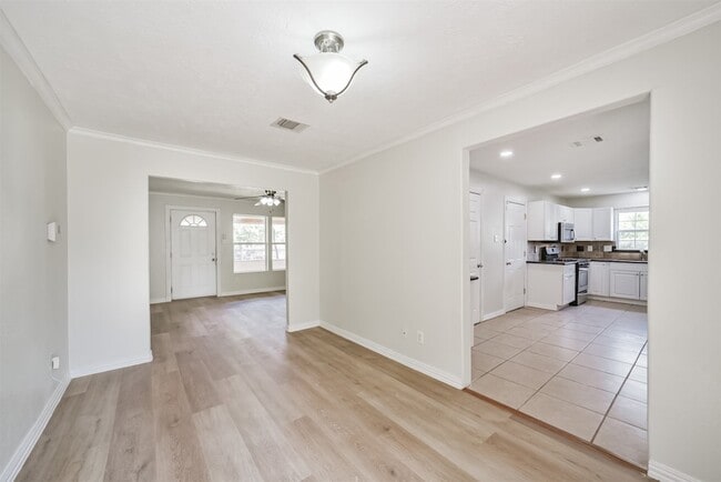 Building Photo - 1510 Tarley St
