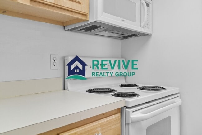 Building Photo - 15715 Parkway Ln