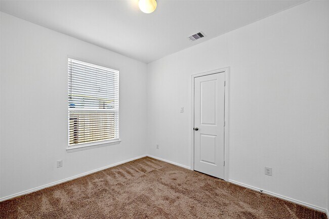 Building Photo - 29897 Dovetail Blf Ln