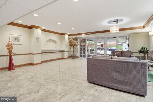 Building Photo - 5250 Valley Forge Dr