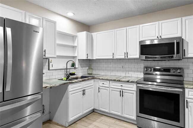 Building Photo - 1305 Fountainhead Dr