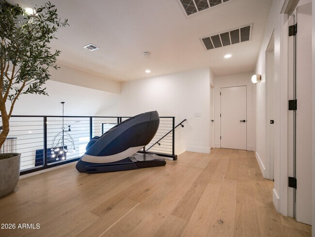 Building Photo - 2024 E Granite View Dr