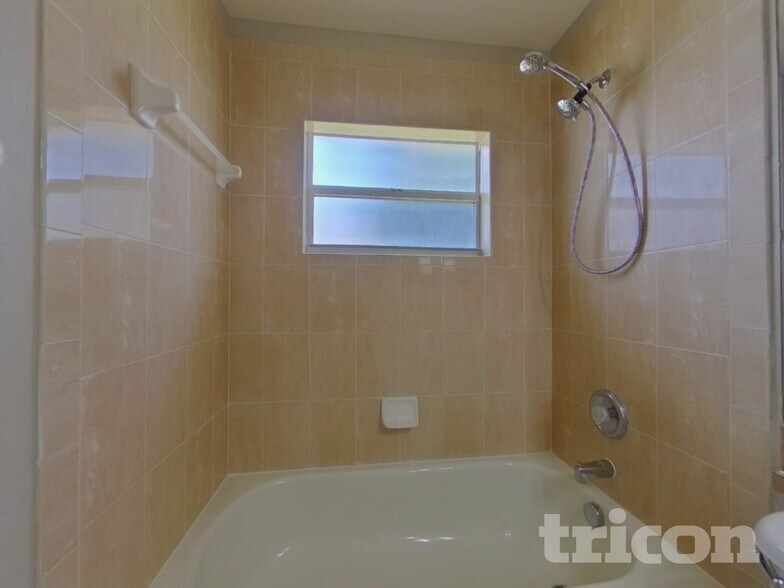 Building Photo - 7956 Floradora Dr