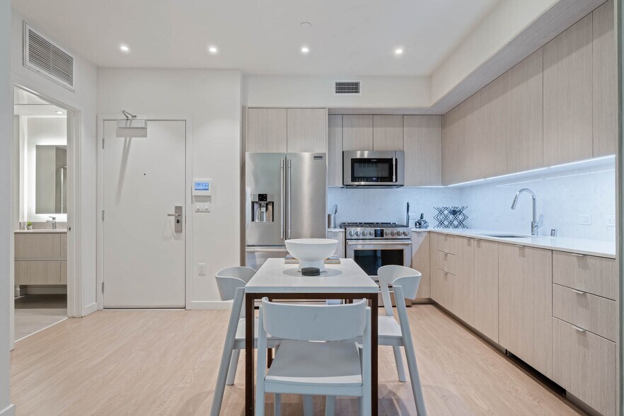 Building Photo - 5851 W 88th St