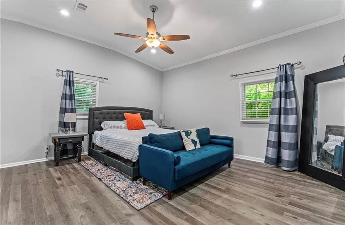 Building Photo - 179 Oak Dr SW