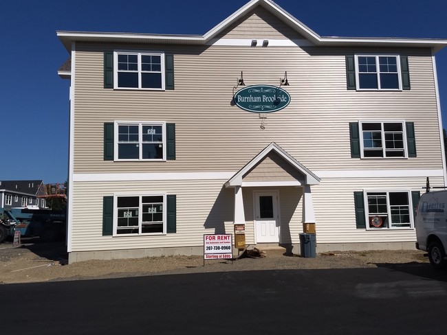 Building Photo - Burnham Brookside