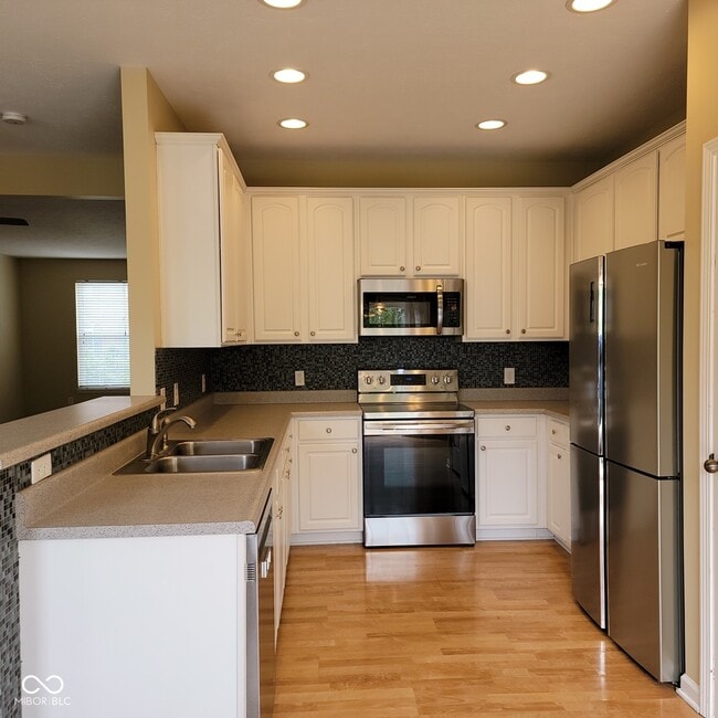 Building Photo - 9435 Tanhurst Dr