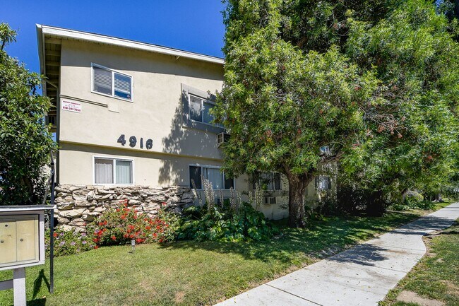 Building Photo - 4916 Hazeltine Ave