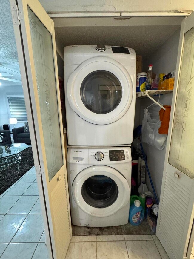 Building Photo - 3265 NW 102nd Terrace