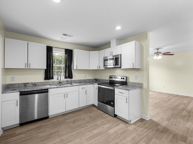 Building Photo - 103 Oakwood Ct