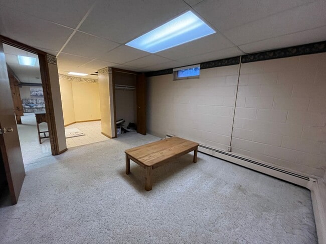Building Photo - Beautiful 3 Bedroom Home In Carlton on 5 A...