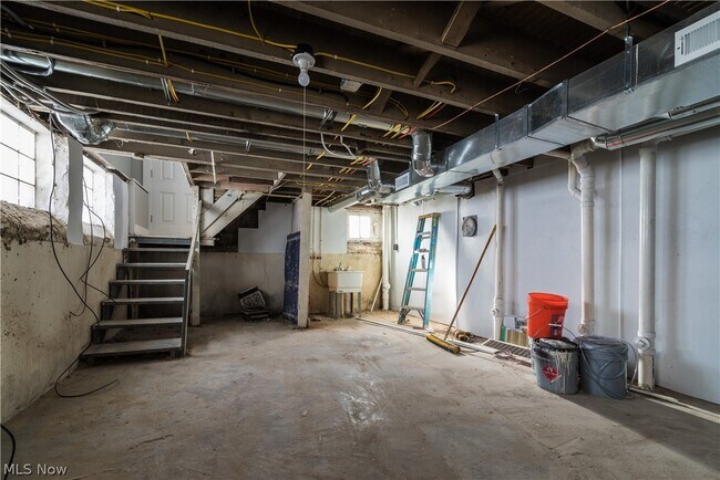 Building Photo - 2970 Edgehill Rd