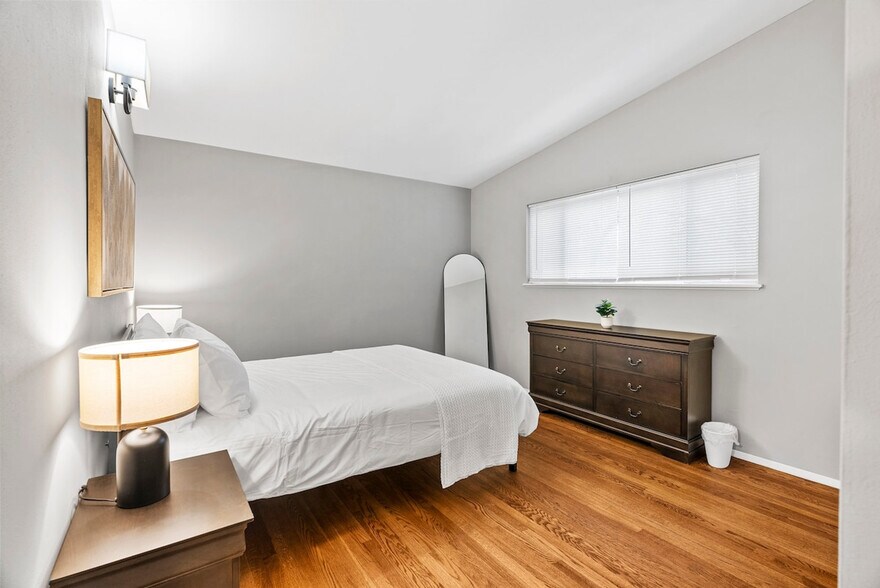 Building Photo - 2310 Dove Dr