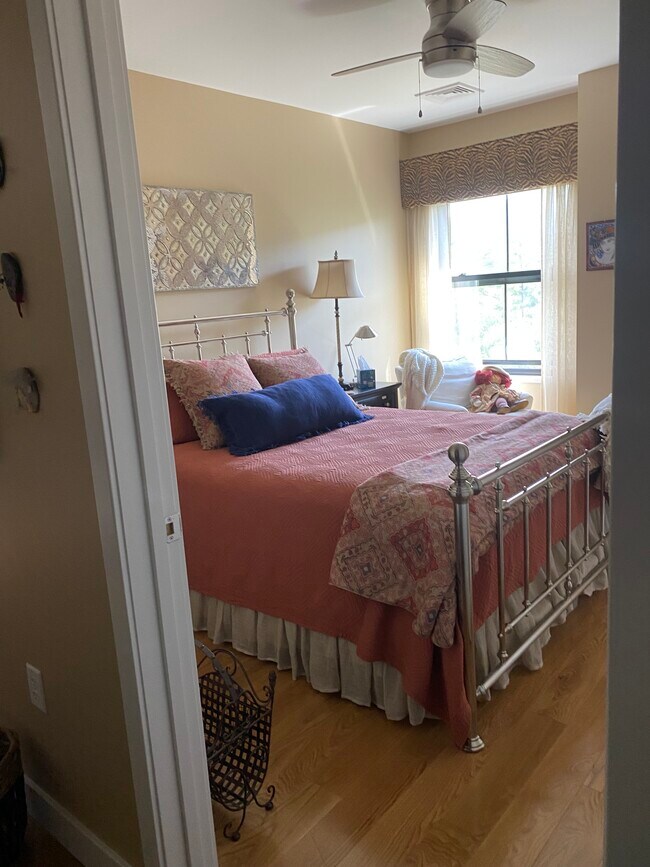 Guest room - 69 Etna Rd