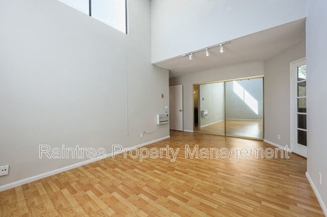 Building Photo - 3256 Via Marin