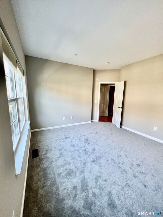 Building Photo - 17 Riverview Ct