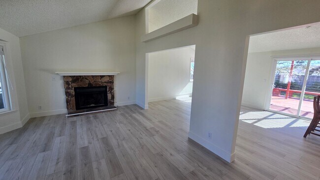 Building Photo - Newly Renovated NW Reno Home