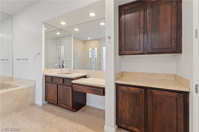 Building Photo - 11283 La Madre Ridge Dr